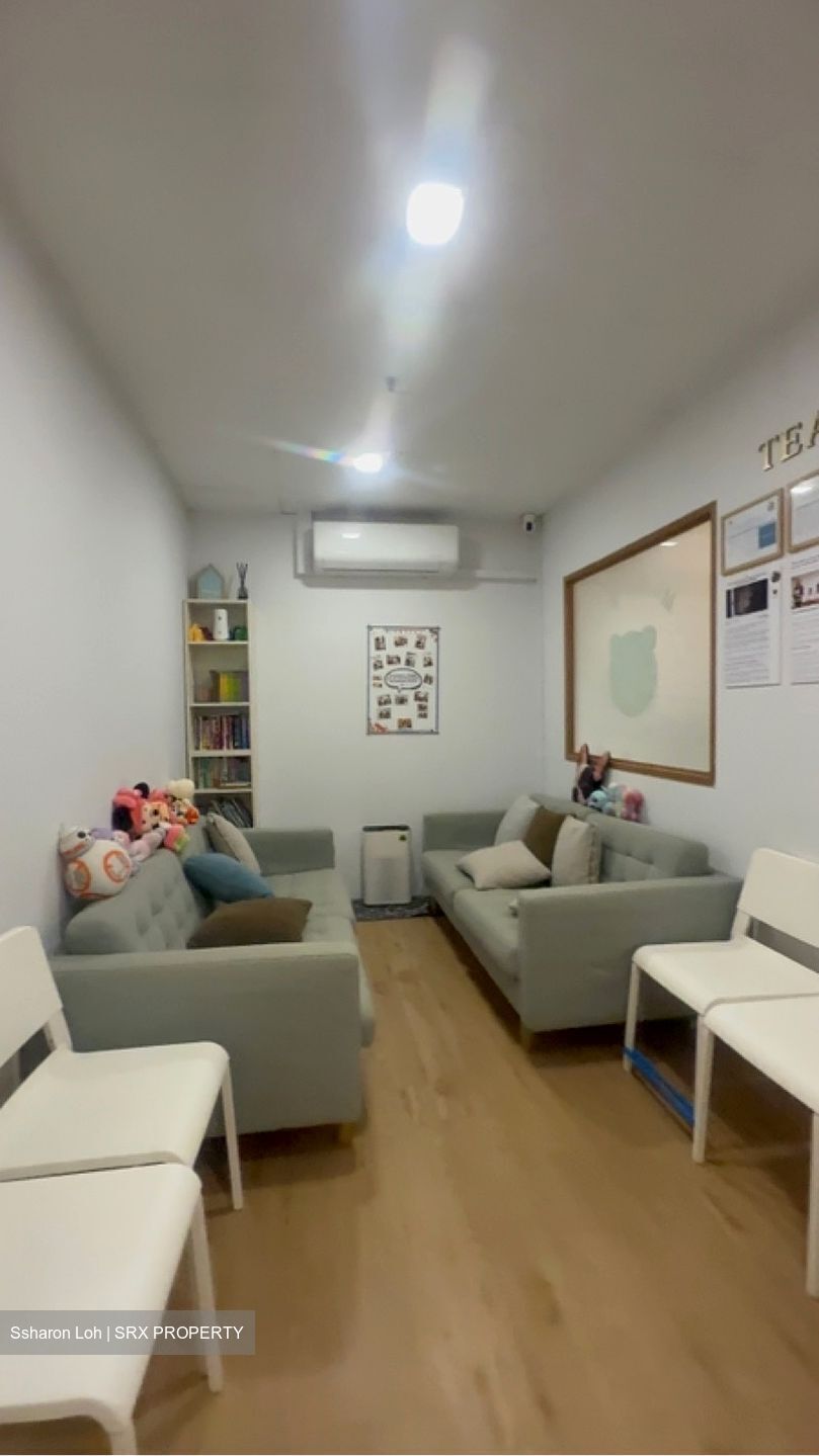 Parkway Centre (D15), Office #612734901